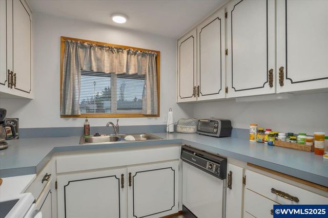 1720 Jansen Wy, Woodburn, OR 97071