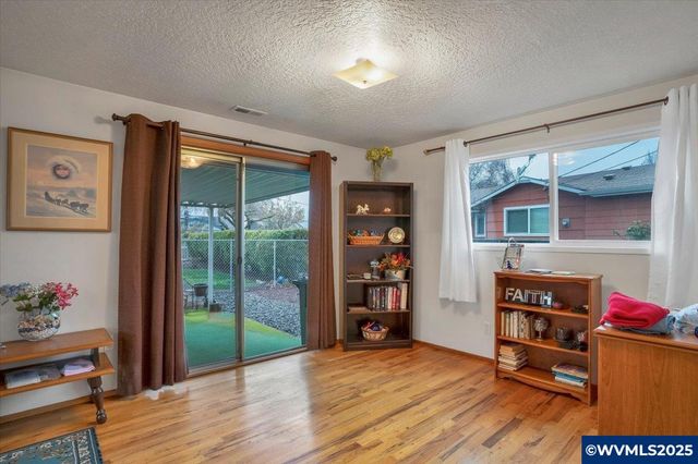 1720 Jansen Wy, Woodburn, OR 97071