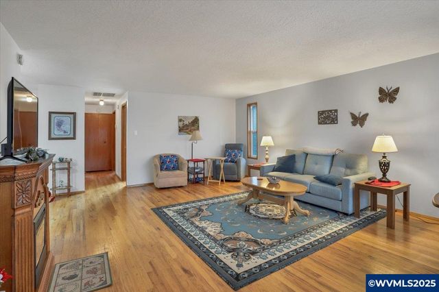 1720 Jansen Wy, Woodburn, OR 97071