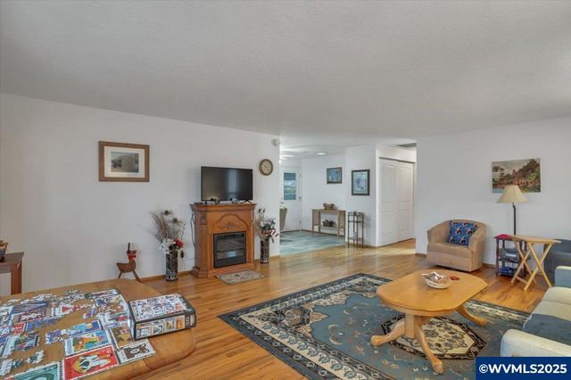 1720 Jansen Wy, Woodburn, OR 97071