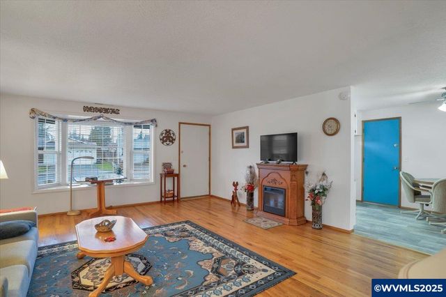 1720 Jansen Wy, Woodburn, OR 97071