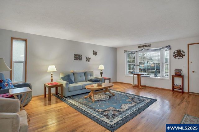 1720 Jansen Wy, Woodburn, OR 97071