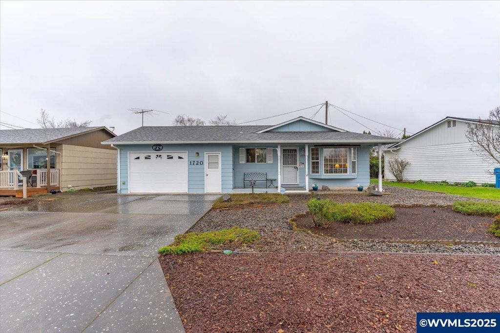 1720 Jansen Wy, Woodburn, OR 97071