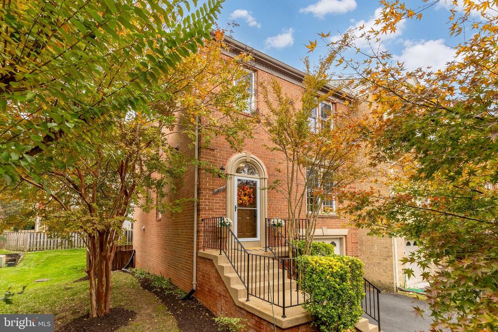 4008 NICHOLAS CT, Fairfax, VA 22033