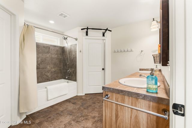 1105 Honeysuckle Ave, Sandpoint, ID 83864