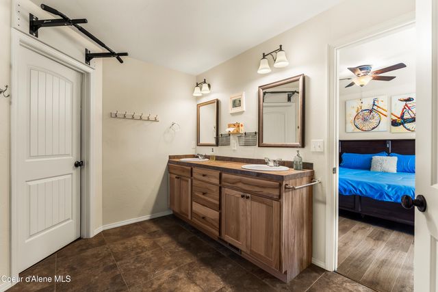 1105 Honeysuckle Ave, Sandpoint, ID 83864