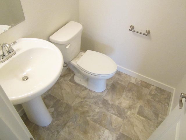 215 S C Street, Phoenix, OR 97535