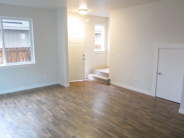 215 S C Street, Phoenix, OR 97535