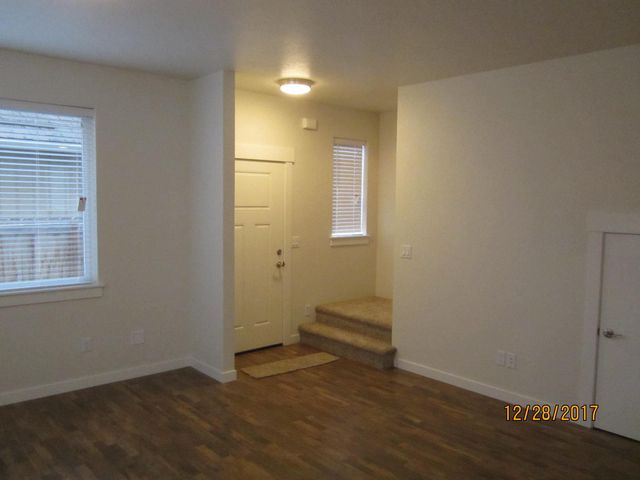 215 S C Street, Phoenix, OR 97535