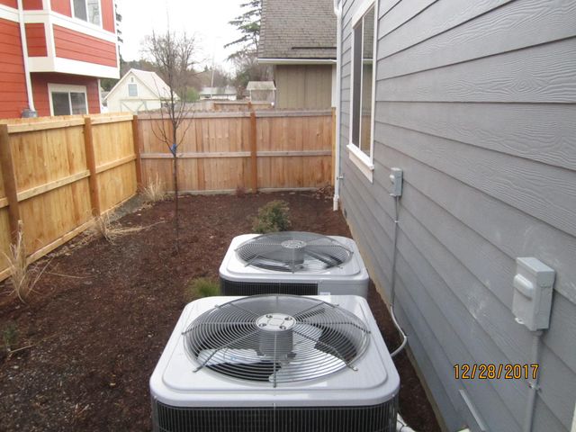 215 S C Street, Phoenix, OR 97535