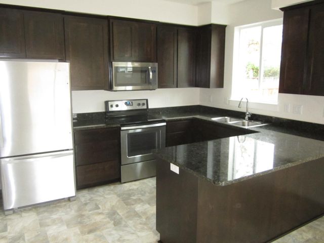 215 S C Street, Phoenix, OR 97535