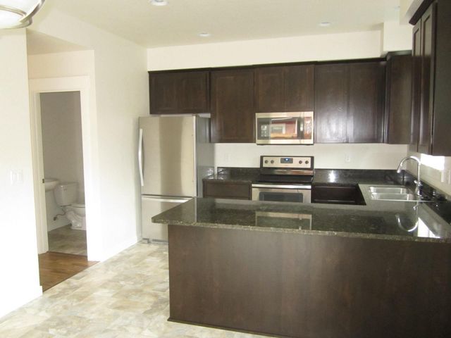 215 S C Street, Phoenix, OR 97535