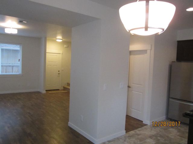 215 S C Street, Phoenix, OR 97535