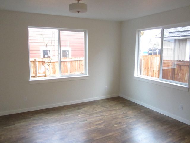 215 S C Street, Phoenix, OR 97535