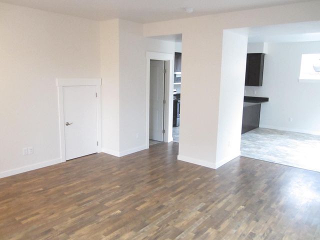 215 S C Street, Phoenix, OR 97535