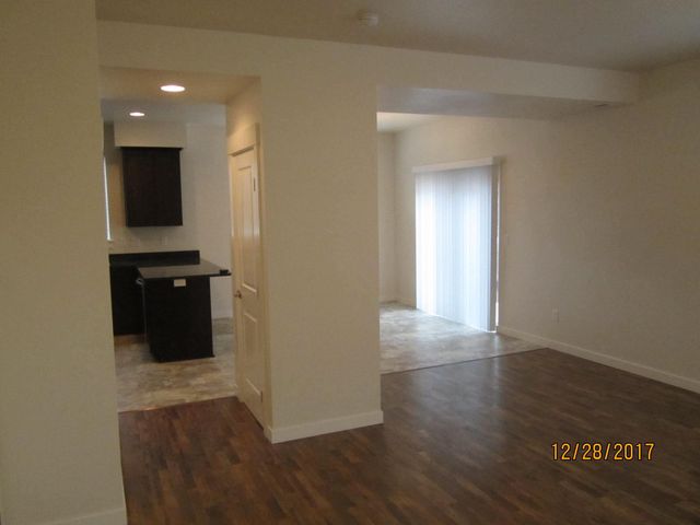 215 S C Street, Phoenix, OR 97535