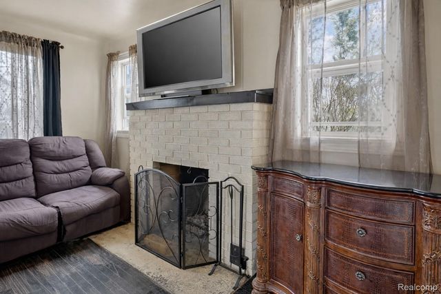 13343 N Fenton Road, Fenton Charter Township, MI 48430