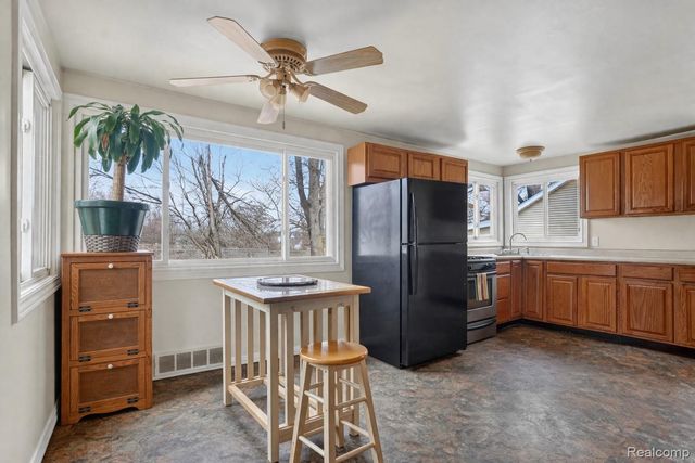 13343 N Fenton Road, Fenton Charter Township, MI 48430