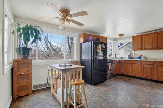 13343 N Fenton Road, Fenton Charter Township, MI 48430