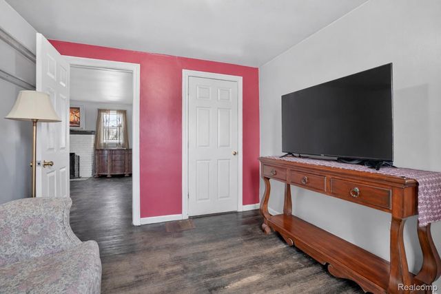 13343 N Fenton Road, Fenton Charter Township, MI 48430