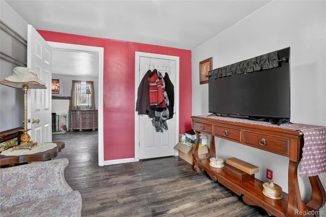 13343 N Fenton Road, Fenton Charter Township, MI 48430