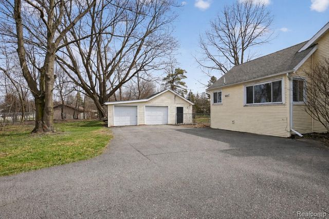 13343 N Fenton Road, Fenton Charter Township, MI 48430