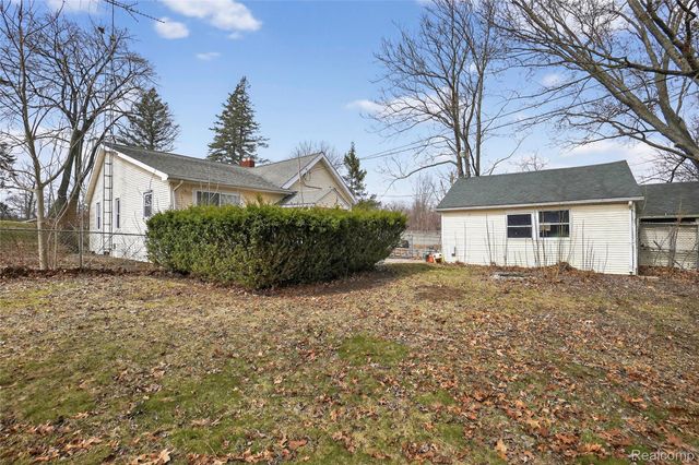 13343 N Fenton Road, Fenton Charter Township, MI 48430