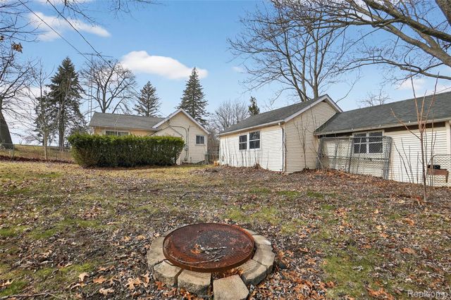 13343 N Fenton Road, Fenton Charter Township, MI 48430