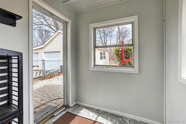 13343 N Fenton Road, Fenton Charter Township, MI 48430