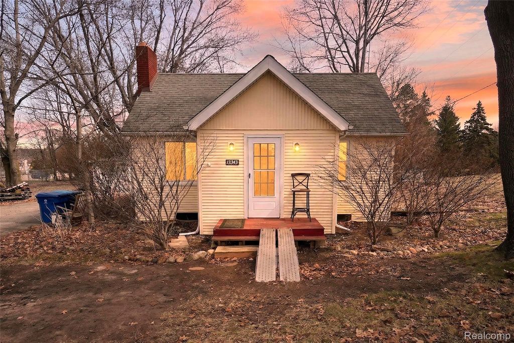 13343 N Fenton Road, Fenton Charter Township, MI 48430