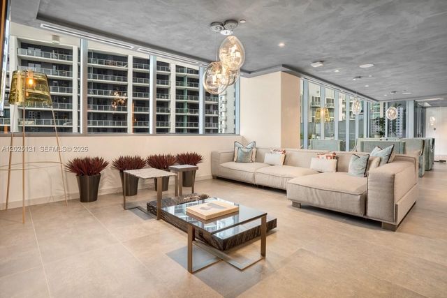 1000 Brickell Plz 4503, Miami, FL 33131