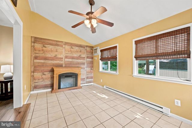 1734 CALAMIA DR, Norristown, PA 19401