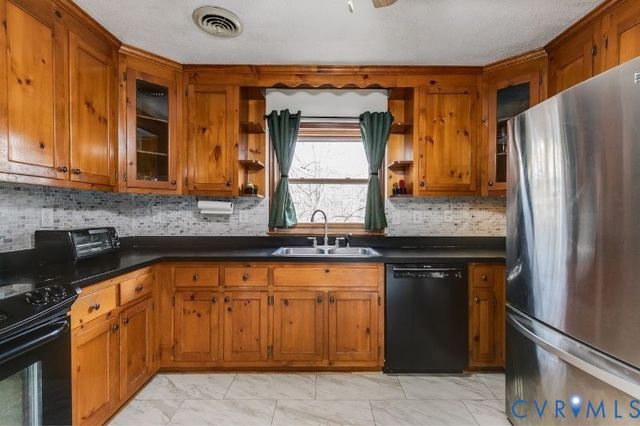 14401 Doctors Creek Rd, Lanexa, VA 23089