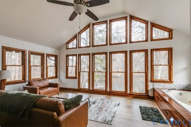 14401 Doctors Creek Rd, Lanexa, VA 23089