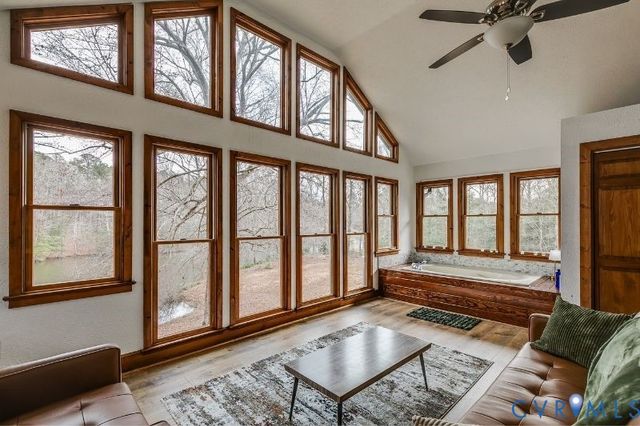 14401 Doctors Creek Rd, Lanexa, VA 23089