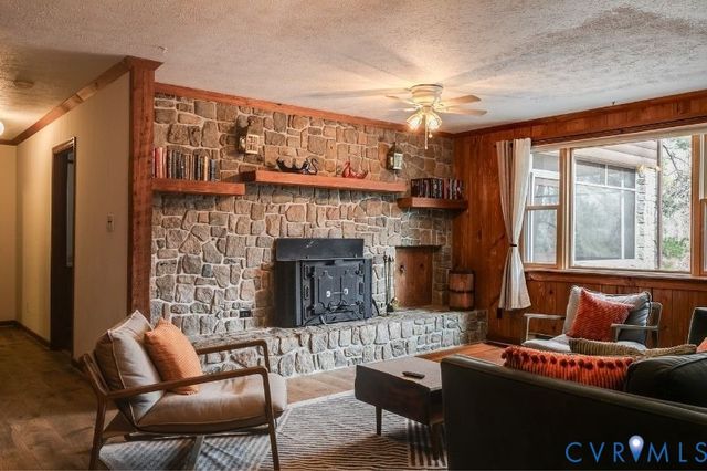 14401 Doctors Creek Rd, Lanexa, VA 23089