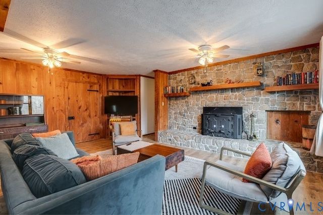 14401 Doctors Creek Rd, Lanexa, VA 23089