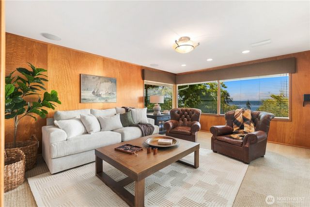 954 S Locust Lane, Tacoma, WA 98465