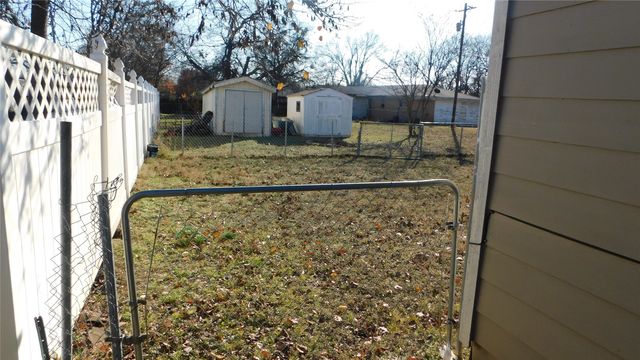 605 E Hunt Street, Leonard, TX 75452