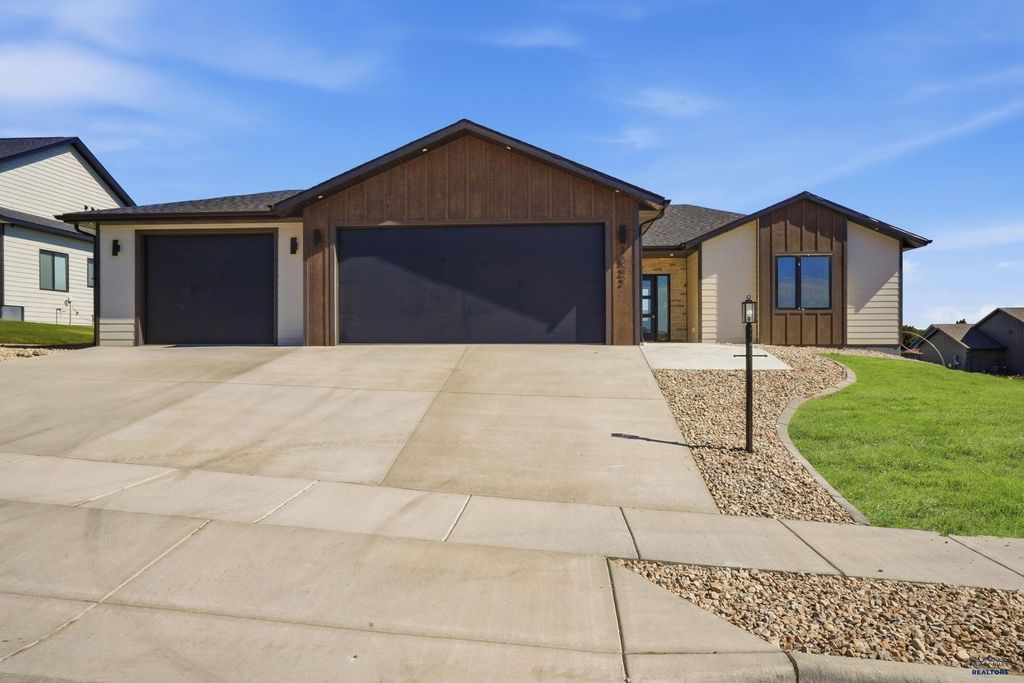 3522 TAYLOR MADE DR, Rapid City, SD 57703