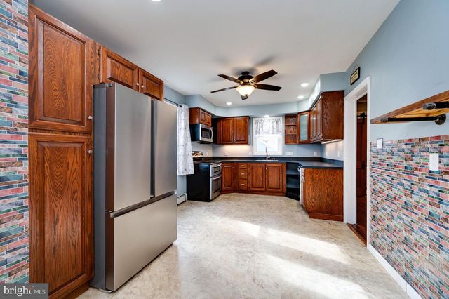 421 E MAIN ST, Fleetwood, PA 19522