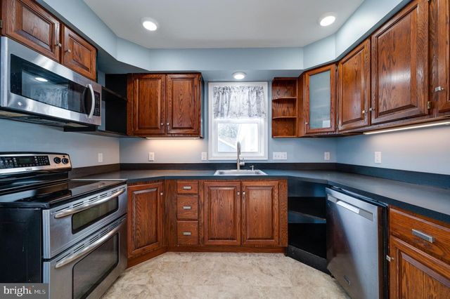 421 E MAIN ST, Fleetwood, PA 19522