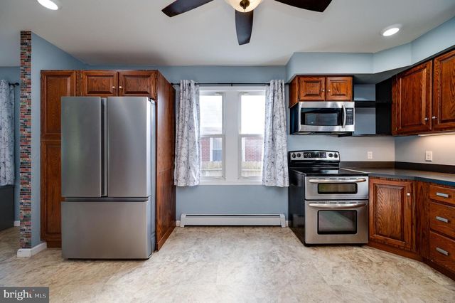 421 E MAIN ST, Fleetwood, PA 19522