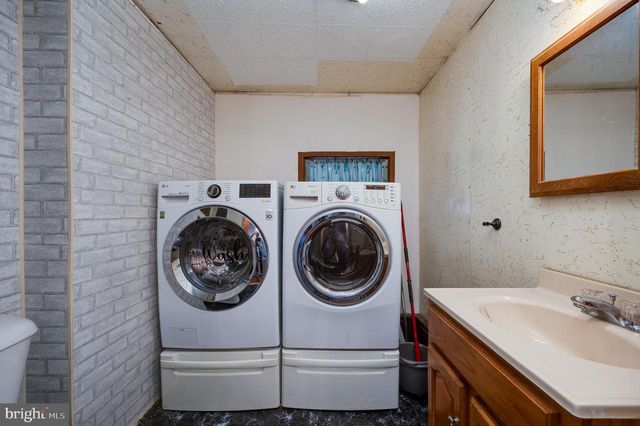 421 E MAIN ST, Fleetwood, PA 19522