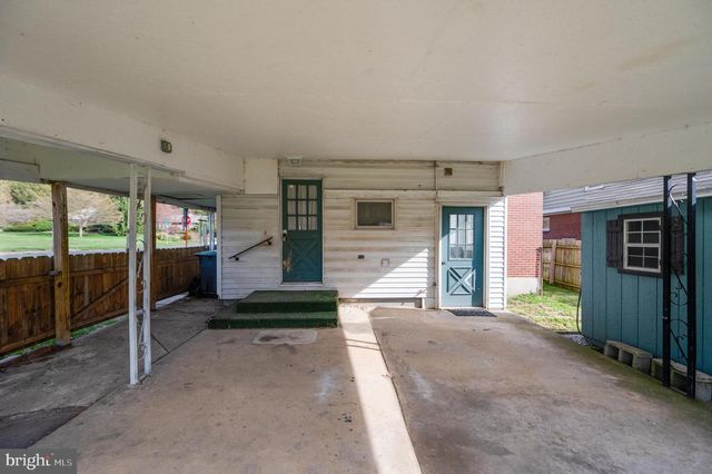 421 E MAIN ST, Fleetwood, PA 19522