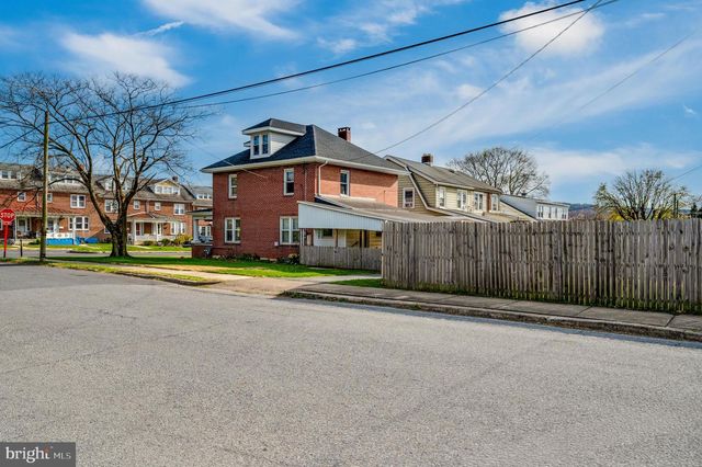 421 E MAIN ST, Fleetwood, PA 19522