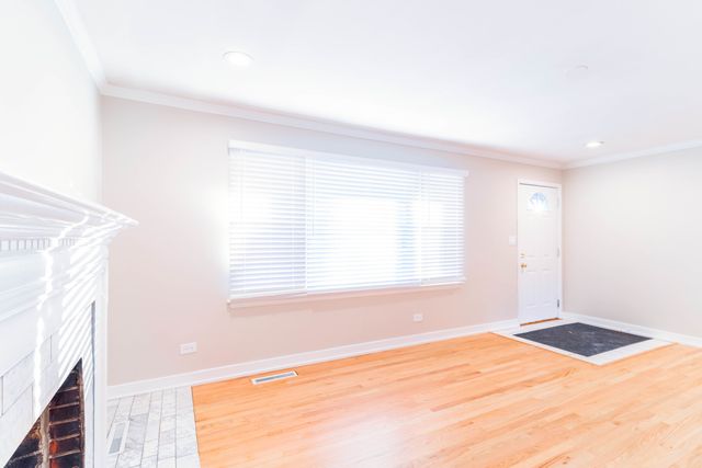 1392 W 52nd Place, La Grange Highlands, IL 60525