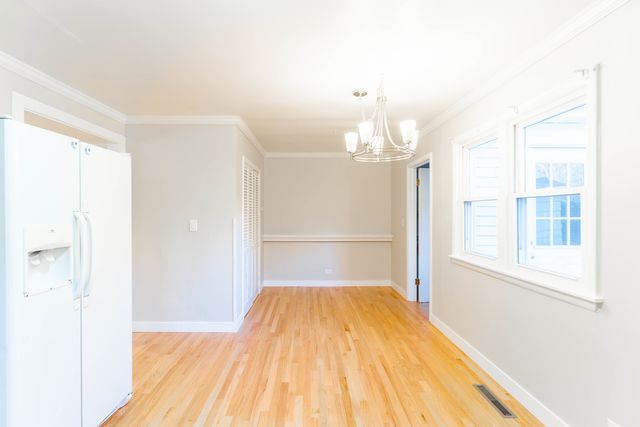 1392 W 52nd Place, La Grange Highlands, IL 60525