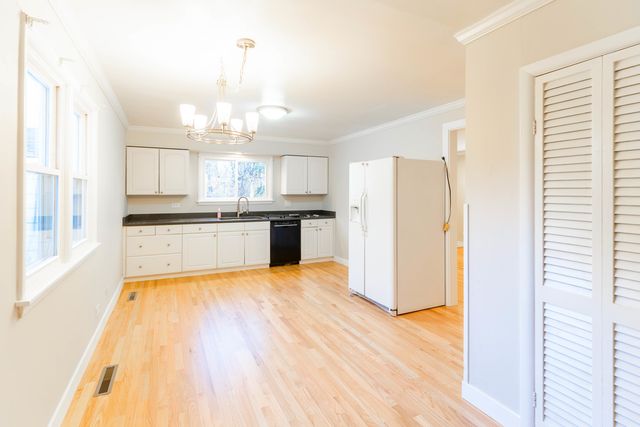 1392 W 52nd Place, La Grange Highlands, IL 60525