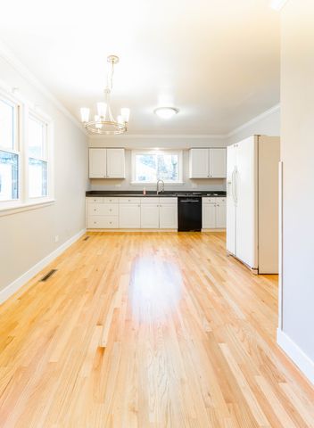 1392 W 52nd Place, La Grange Highlands, IL 60525